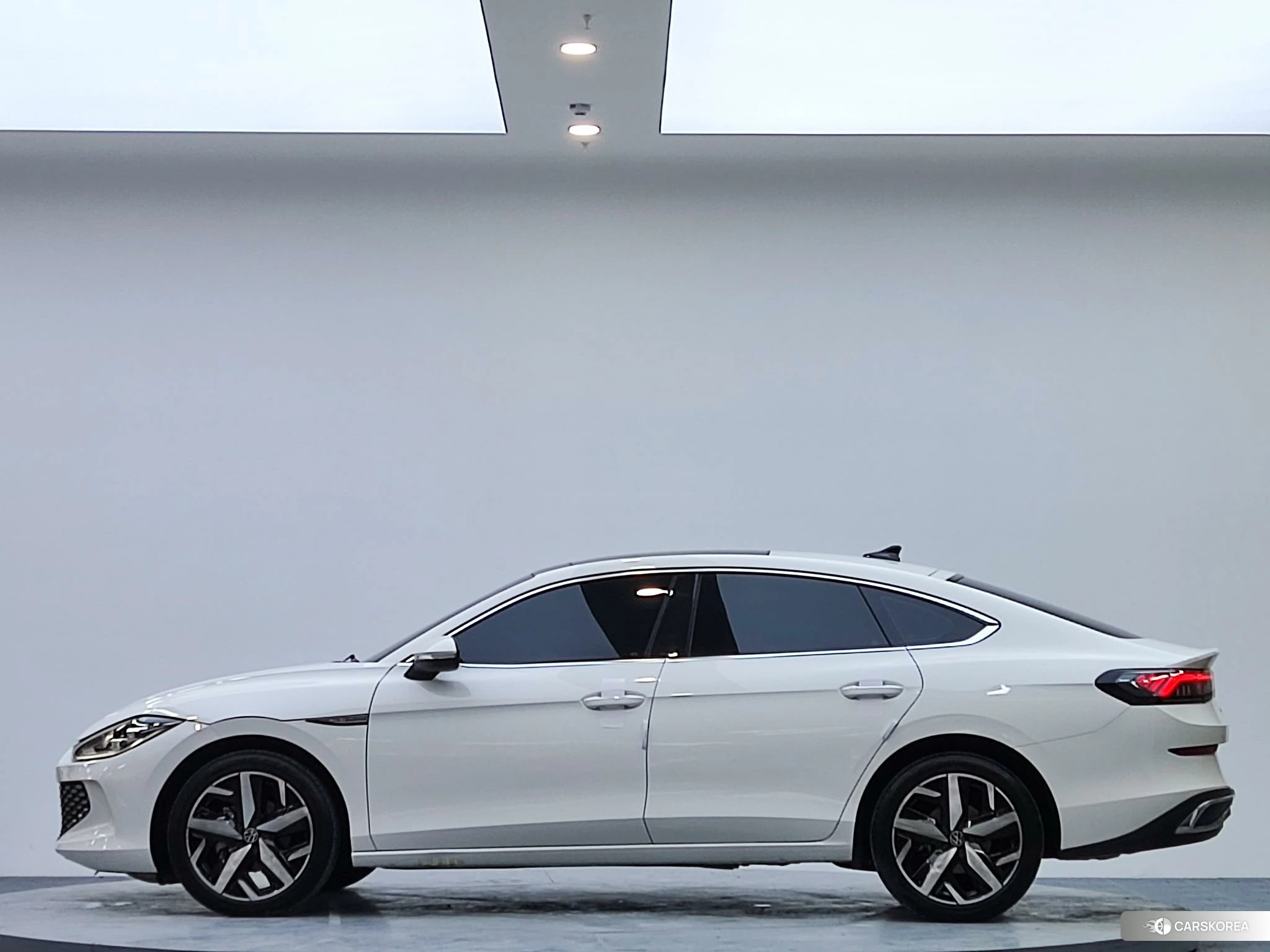 Volkswagen Lingdu 2023 Белый из Китая