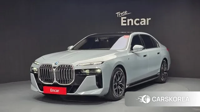 BMW 7 Series (G70) 2024 Светло-серебряный цвет из Кореи