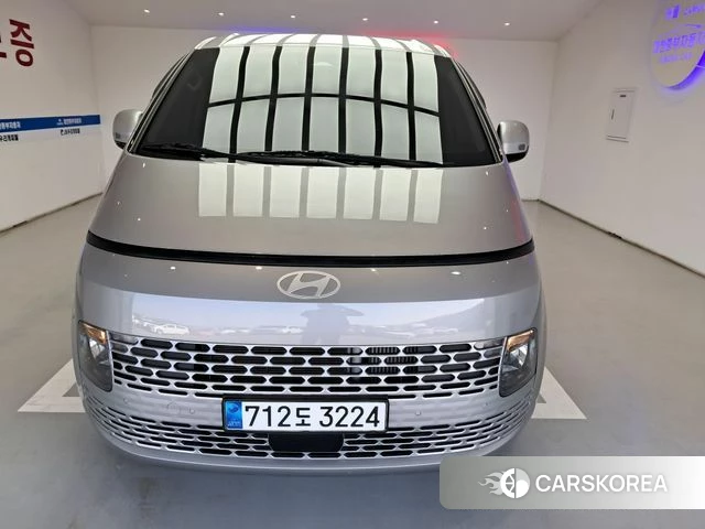 Hyundai Staria 2024 Серебристо-серый из Кореи