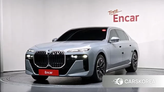 BMW 7 Series (G70) 2023 Серебристо-серый из Кореи