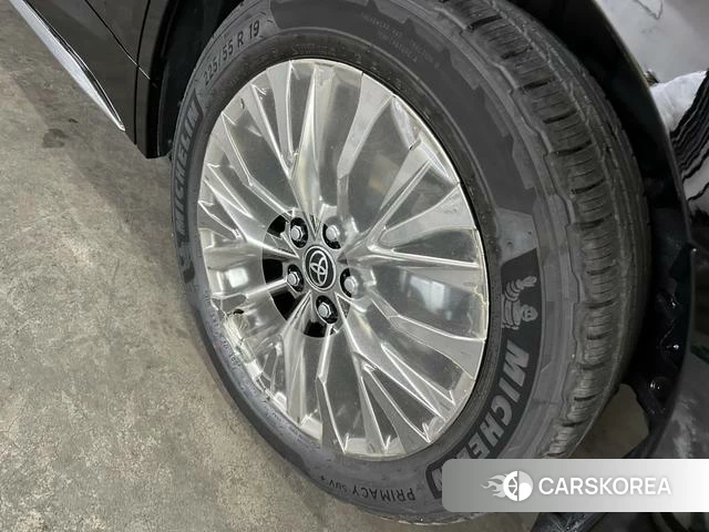 Toyota Elfa 2025 Черный из Китая