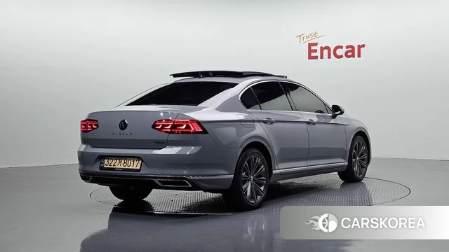 Volkswagen Passat GT (B8) 2022 Серебристо-серый из Кореи