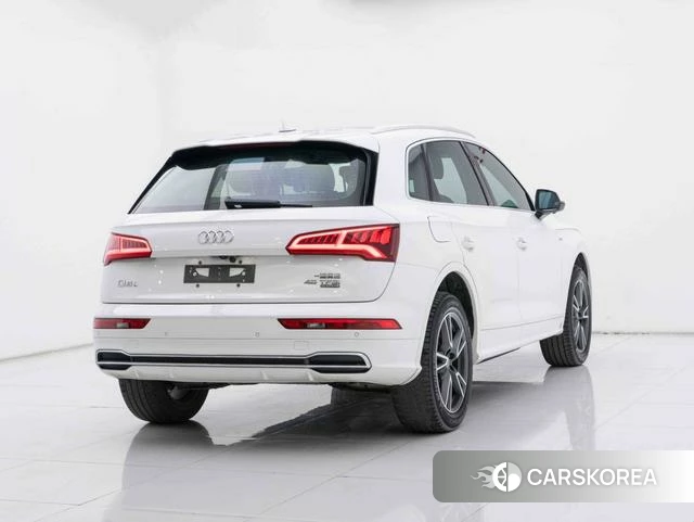 Audi Q5L 2019 Белый из Китая