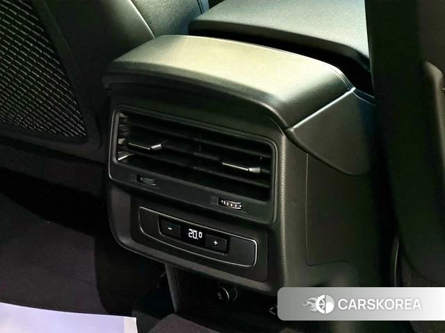 Audi Q7 2024 Черный из Китая