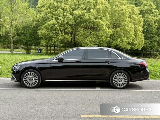 Mercedes-Benz E-class 2022 Черный из Китая
