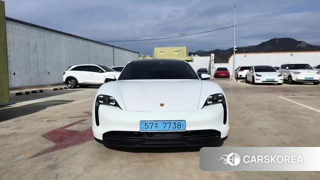 Porsche Taycan 2023 Белый из Кореи