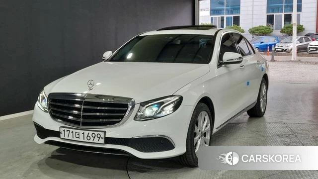 Mercedes-Benz E-Class W213 2019 Белый из Кореи