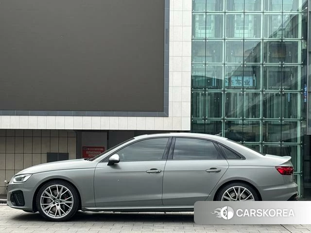Audi S4 2021 Серебристо-серый из Китая