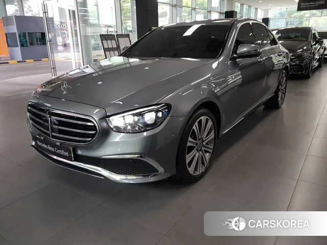 Mercedes-Benz E-Class W213 2023 Серый из Кореи