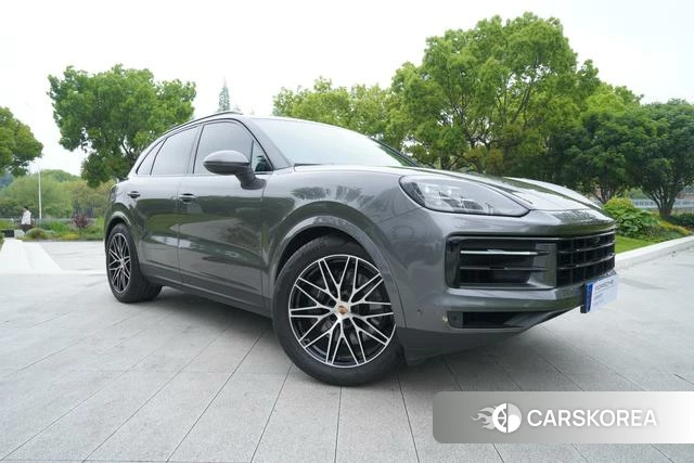 Porsche Cayenne 2025 Темно-серый из Китая