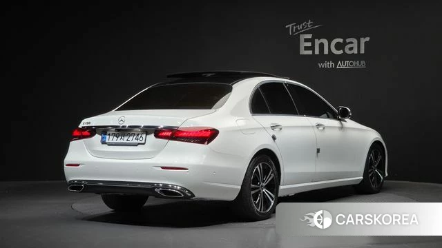 Mercedes-Benz E-Class W213 2021 Белый из Кореи