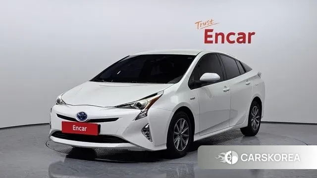 Toyota Prius 4th Generation 2018 Белый из Кореи