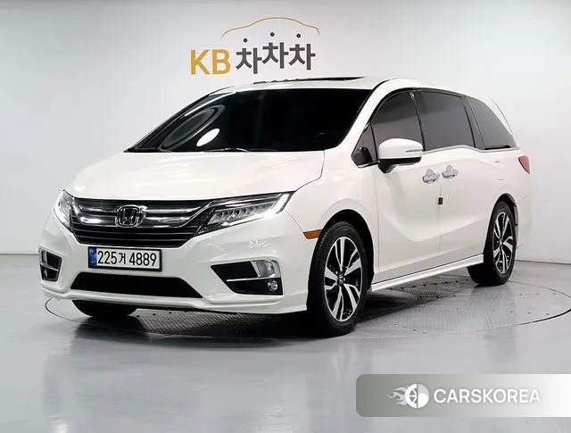 Honda Odyssey 2018 Белый из Кореи