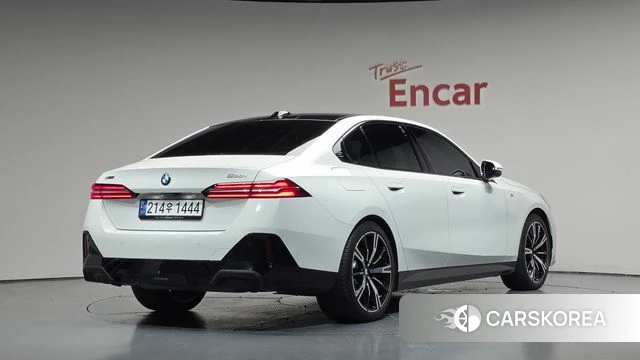 BMW 5 Series (G60) 2024 Белый из Кореи