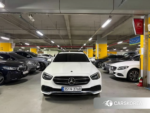 Mercedes-Benz E-Class W213 2021 Белый из Кореи