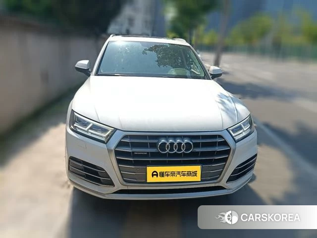 Audi Q5L 2021 Белый из Китая