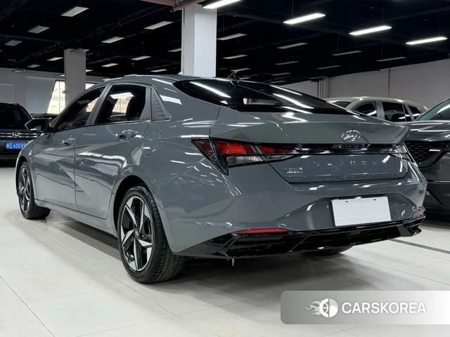 Hyundai Elantra 2023 Темно-серый из Китая