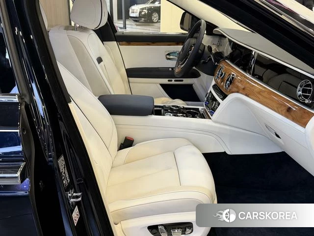 Rolls-Royce Gust 2022 Черный из Китая