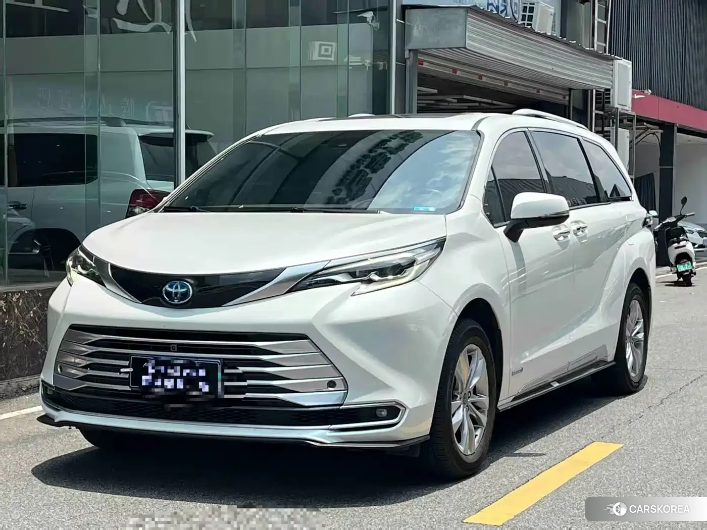 Toyota Sienna 2022 Белый из Китая
