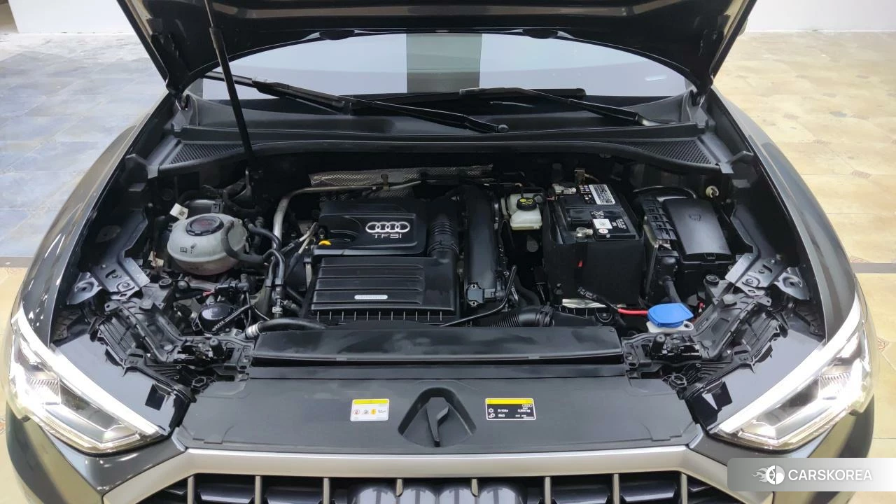 Audi Q3 2021 Темно-серый из Китая