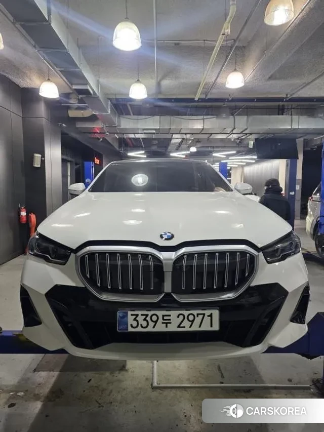 BMW 5 Series (G60) 2024 Белый из Кореи