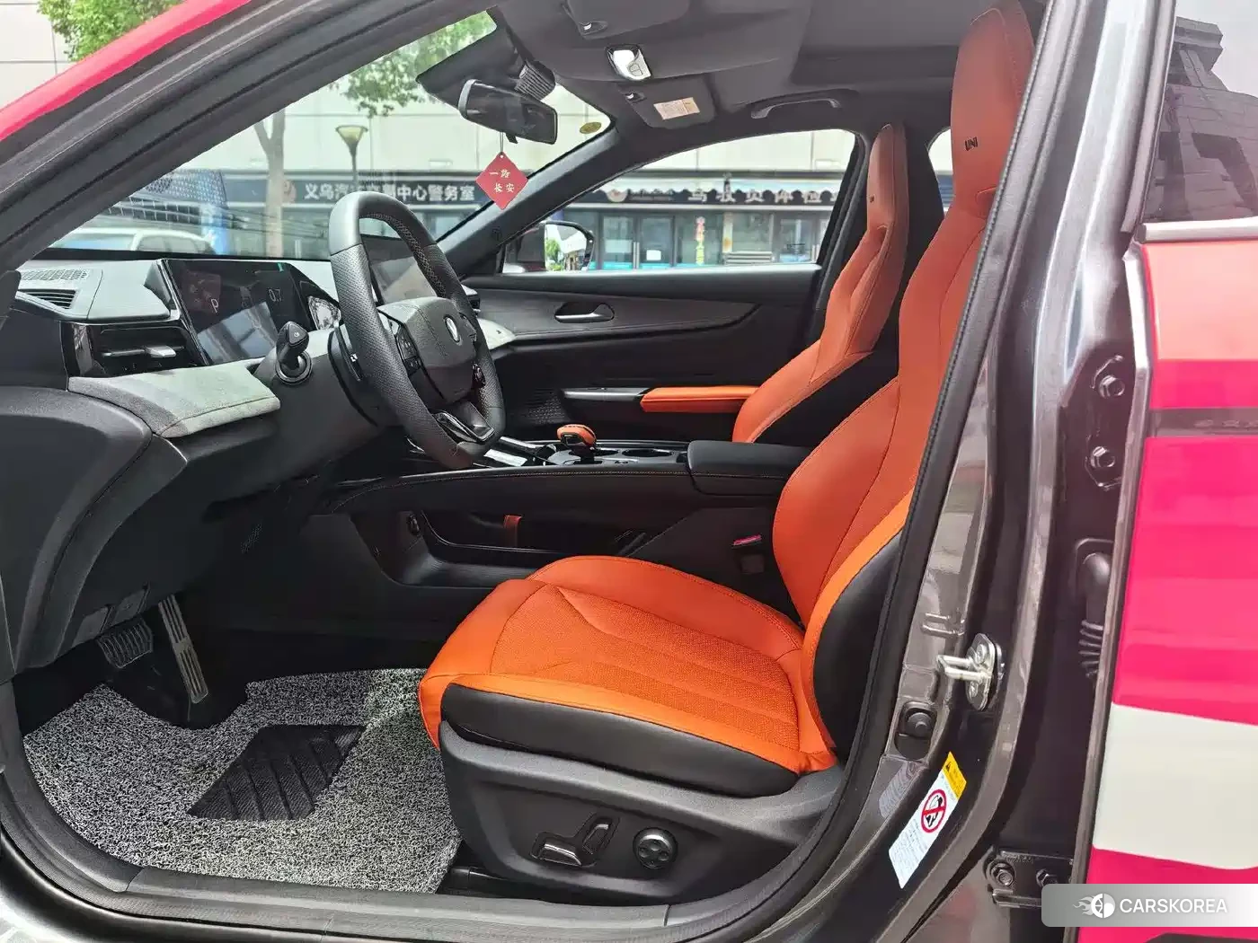 Chang'an Changan UNI-V 2025 Champagne/brown из Китая