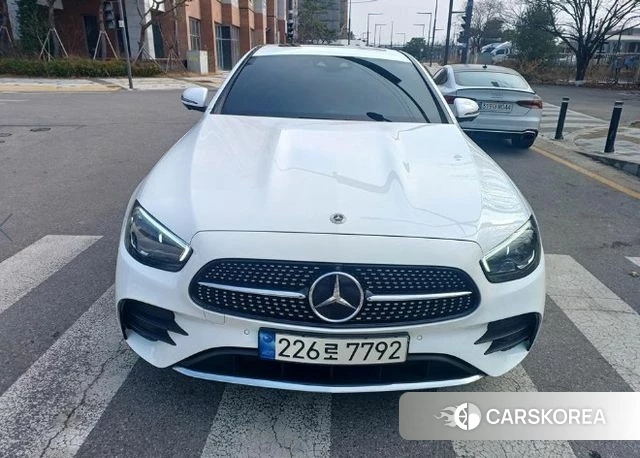 Mercedes-Benz E-Class W213 2023 Белый из Кореи