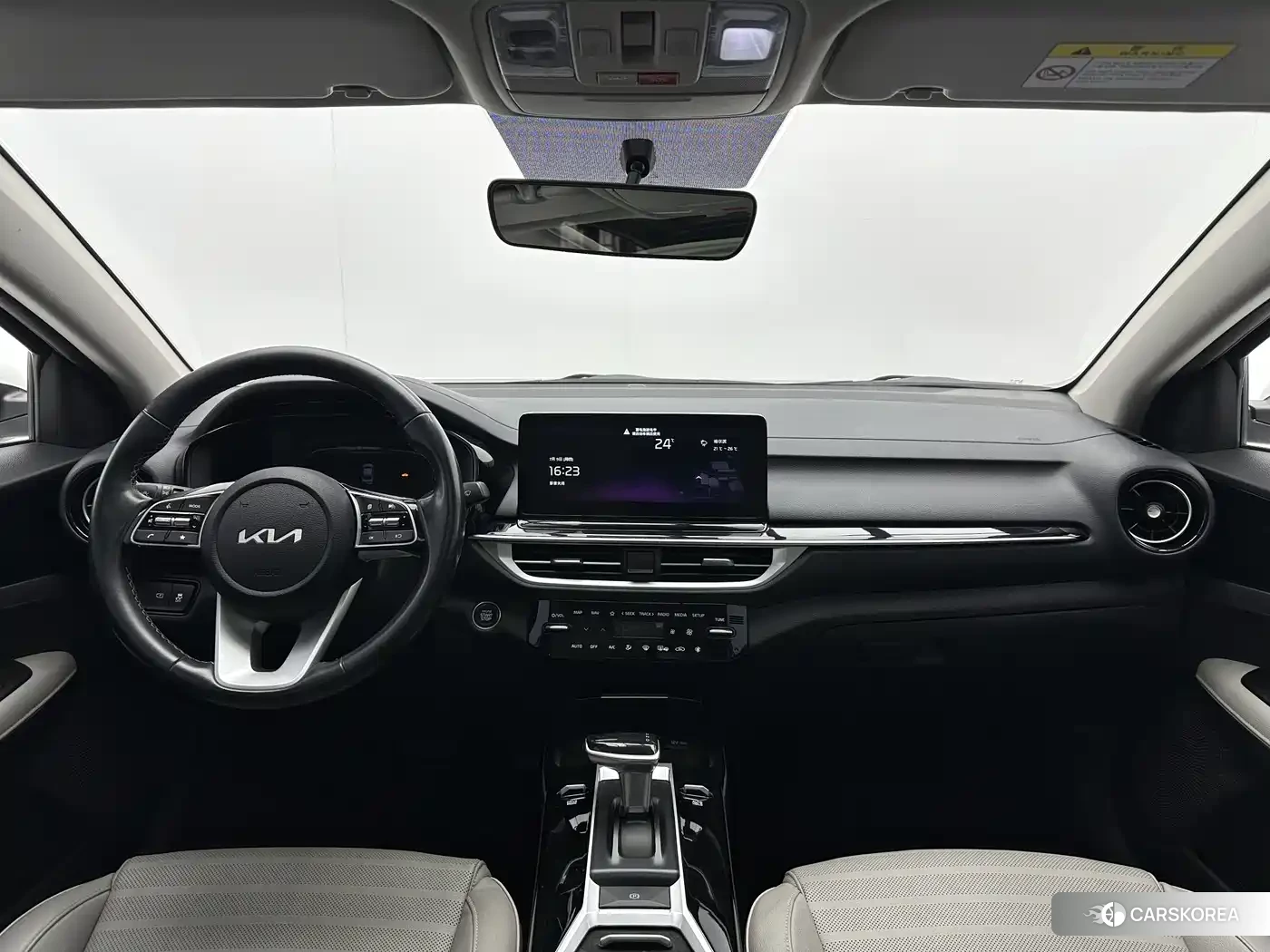 Kia K3 2023 Белый из Китая