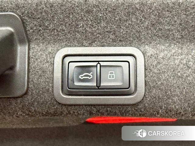 Audi A6L 2021 Черный из Китая