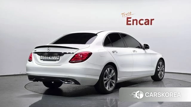 Mercedes-Benz C-Class W205 2018 Белый из Кореи