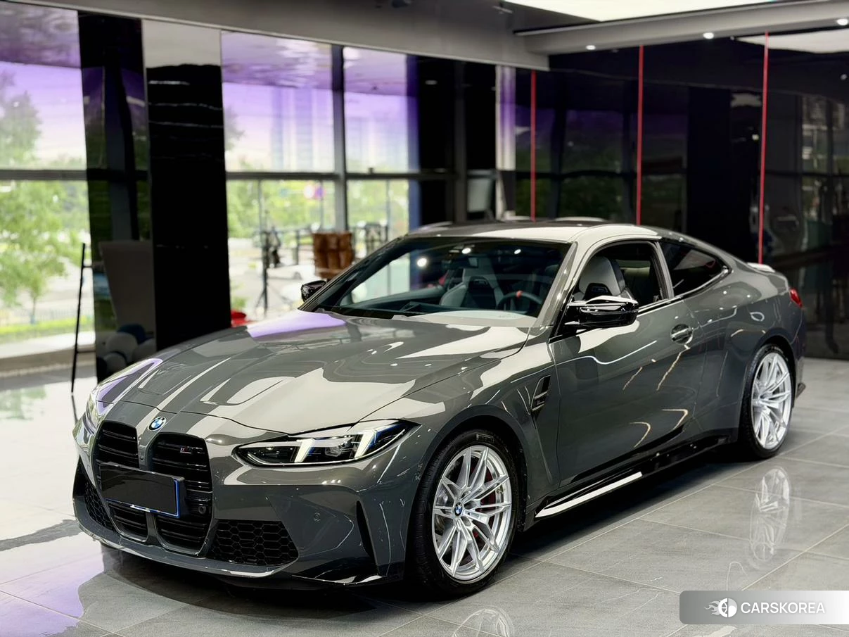BMW M4 2024 Темно-серый из Китая