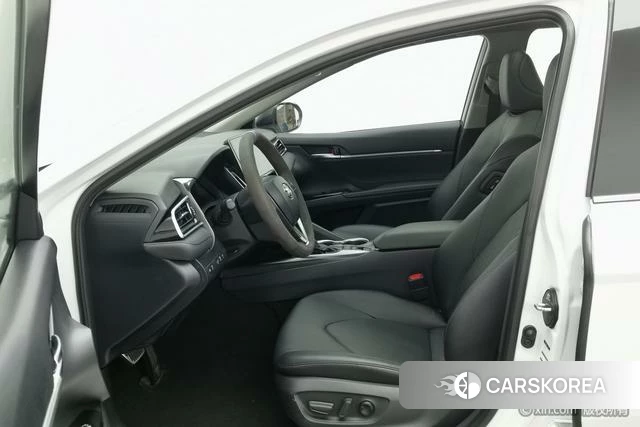 Toyota Camry 2022 Белый из Китая