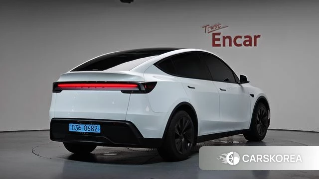 Tesla Model Y 2025 Белый из Кореи