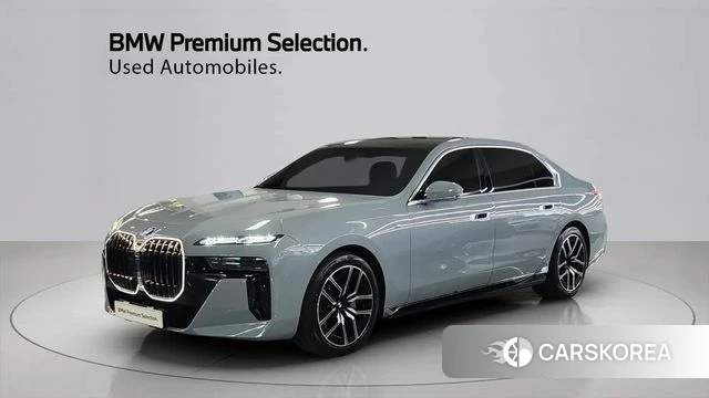 BMW 7 Series (G70) 2025 Небесно-голубой из Кореи