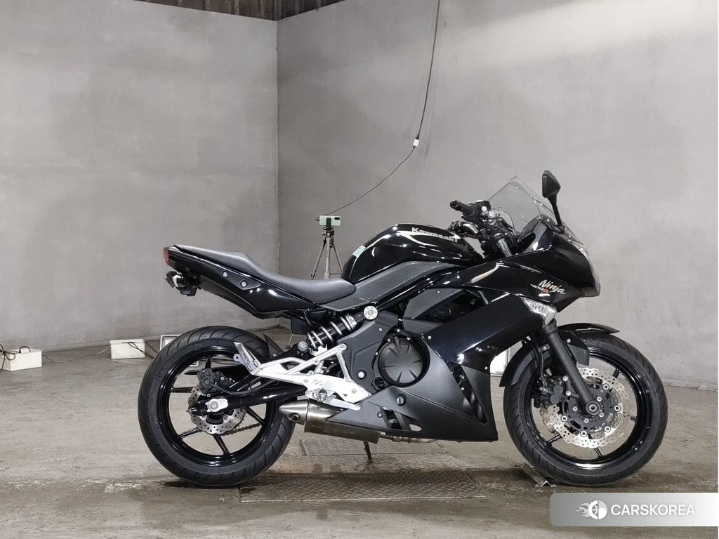 Проданный Kawasaki NINJA 400R 2011 из Японии