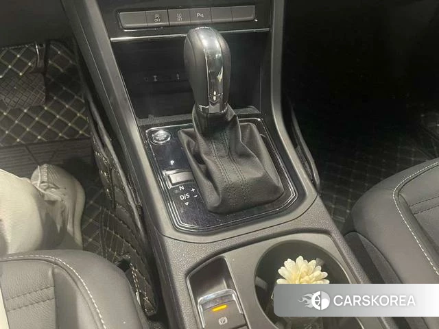 Volkswagen Touran L 2021 Белый из Китая