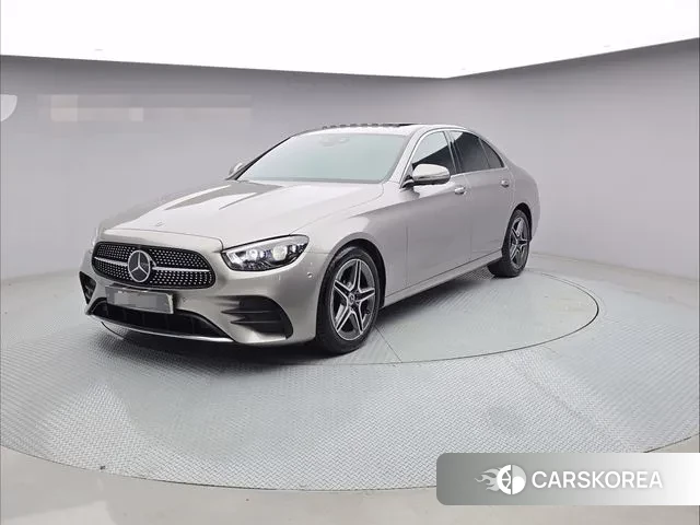 Mercedes-Benz E-Class W213 2023 Серебристо-серый из Кореи