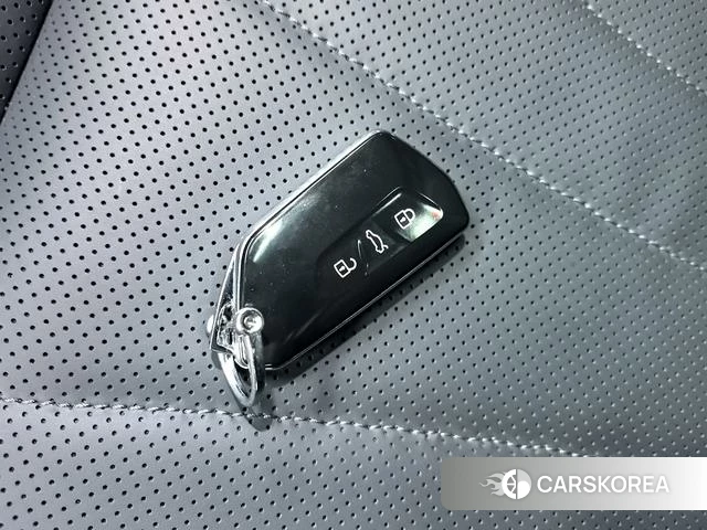 Volkswagen Tiguan L 2024 Темно-серый из Китая