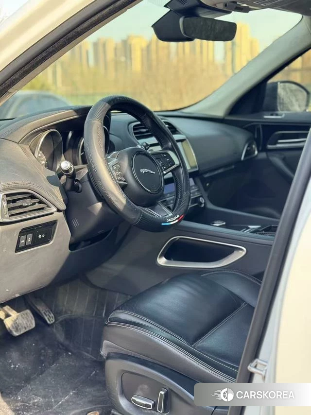 Jaguar F-PACE 2020 Белый из Китая
