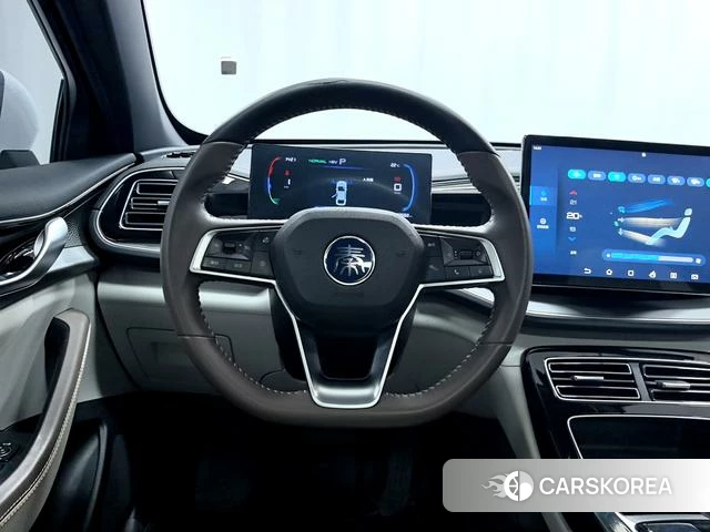 BYD Qin PLUS DM 2023 Белый из Китая