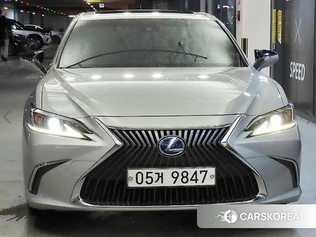 Lexus ES300h 7th generation 2019 Серебряный из Кореи