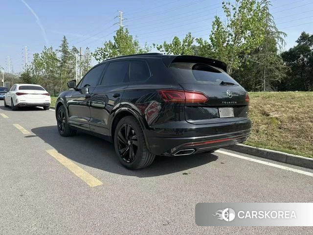 Volkswagen Touareg 2021 Черный из Китая