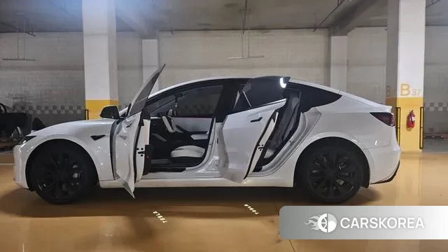 Tesla Model 3 2024 Белый из Кореи