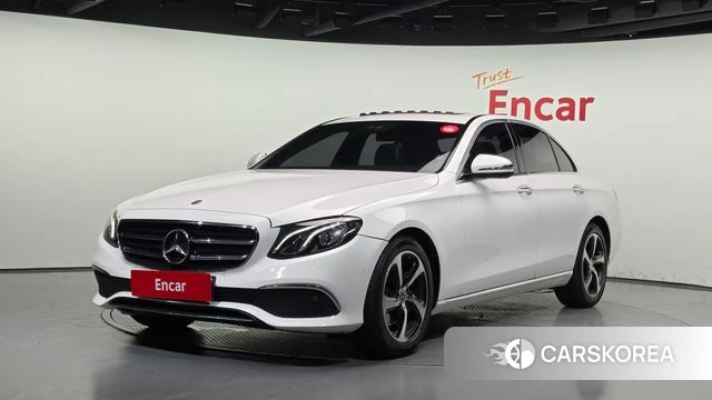 Mercedes-Benz E-Class W213 2019 Белый из Кореи