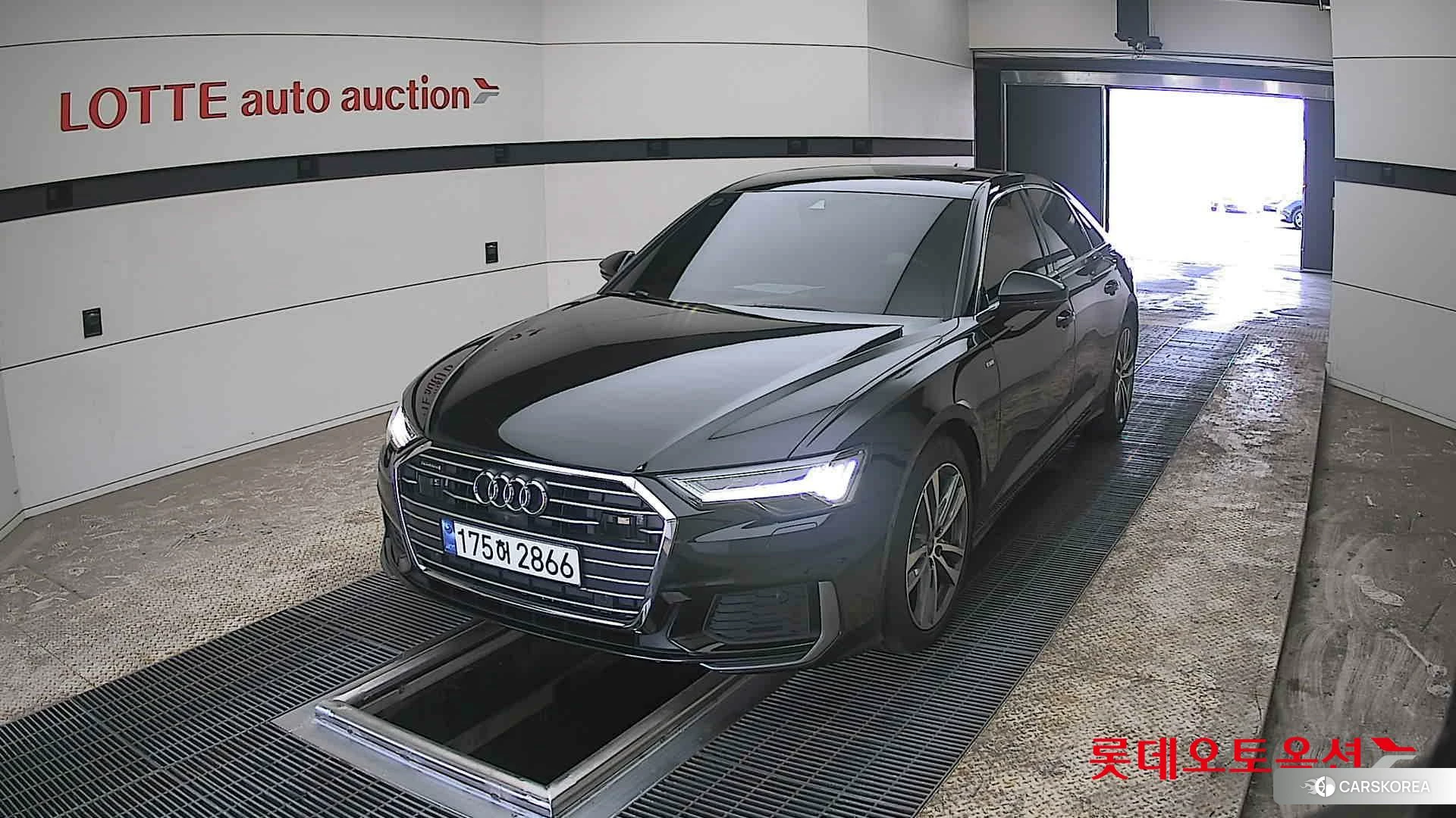 Audi A6 40 TDI quattro 2023 Черный из Кореи