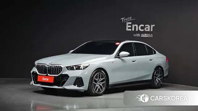 BMW 5 Series (G60) 2025 Светло-серебряный цвет из Кореи