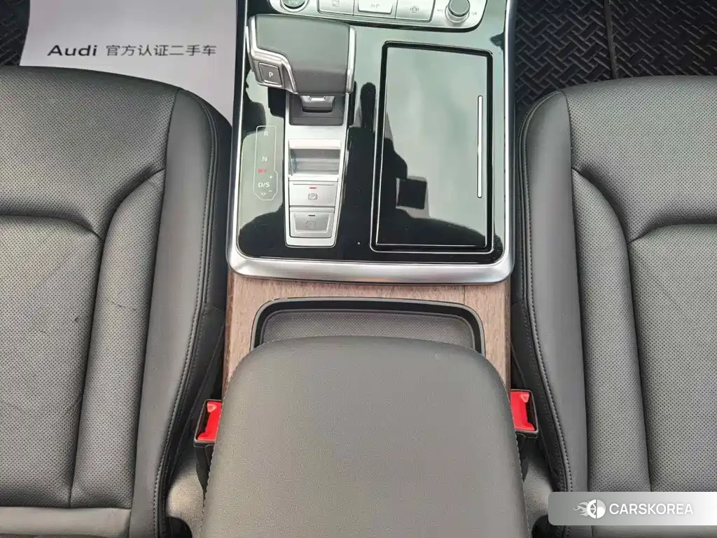 Audi Q7 2023 Черный из Китая