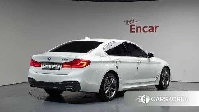 BMW 5 Series (G30) 2018 Белый из Кореи