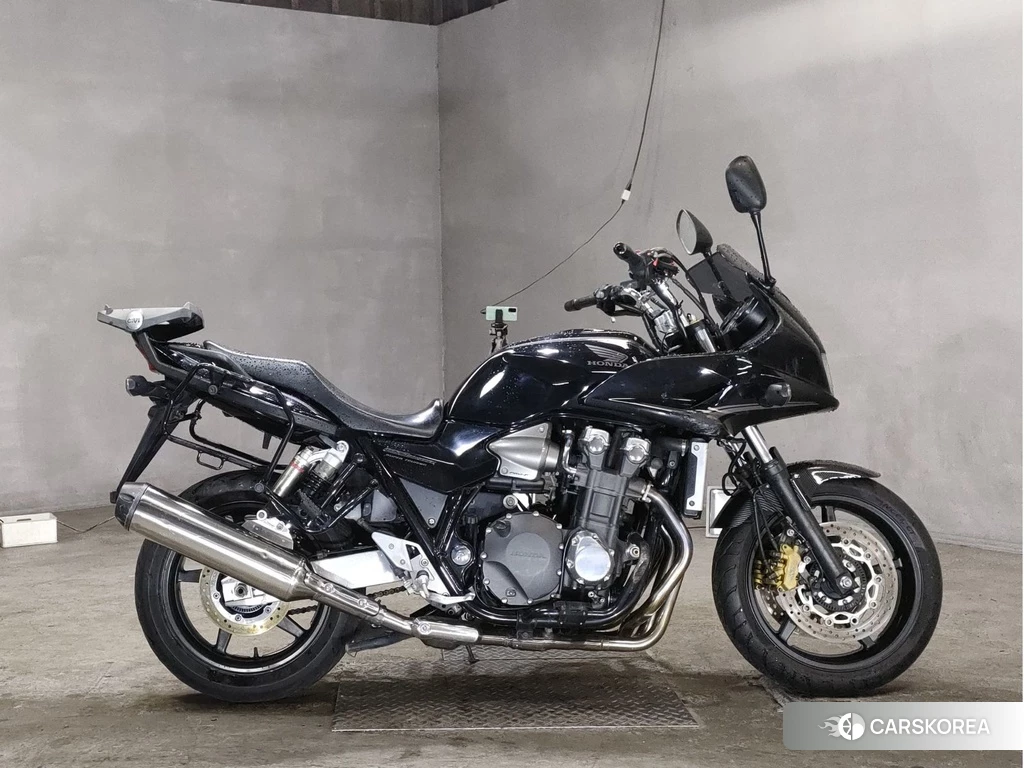 Проданный Honda CB1300SF BOLDOR 2011 из Японии, фото 2