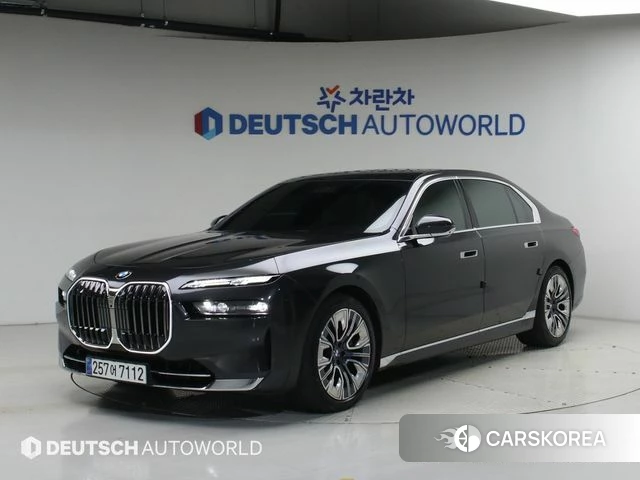 BMW 7 Series (G70) 2023 Серый из Кореи